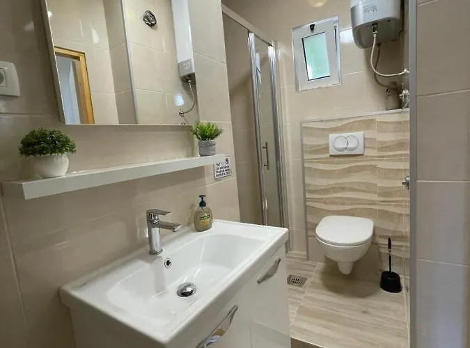 Sunset Apartment Split