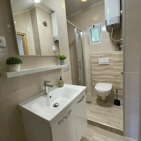 Sunset Apartment Split