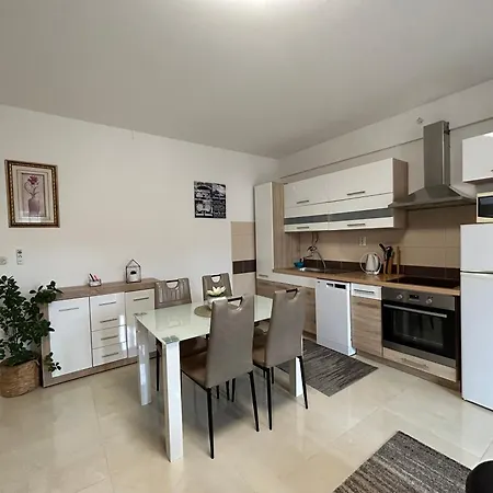 Sunset Apartment Split