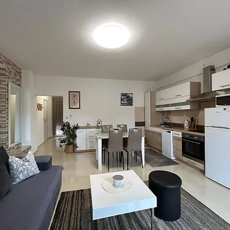 Sunset Apartment *