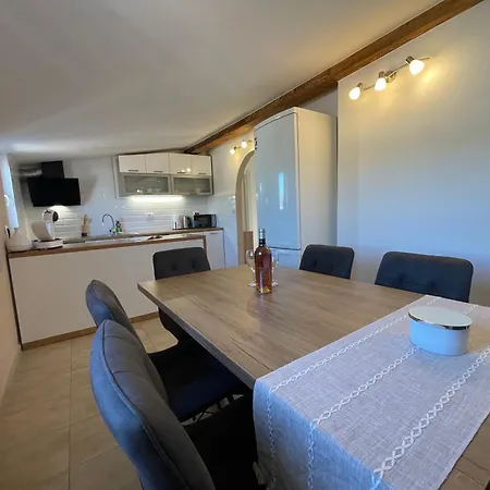 Sunset Apartment *