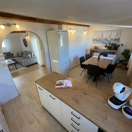 Sunset Apartment Split